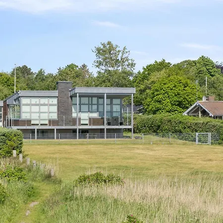 4 Bedroom Lovely In