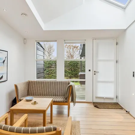 4 Bedroom Lovely In Σπίτι διακοπών *