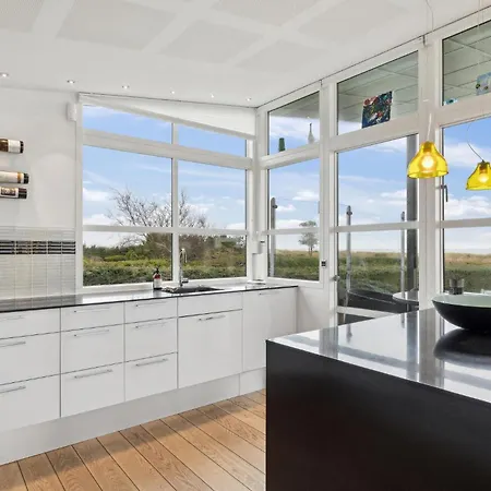 4 Bedroom Lovely In Ferienhaus *
