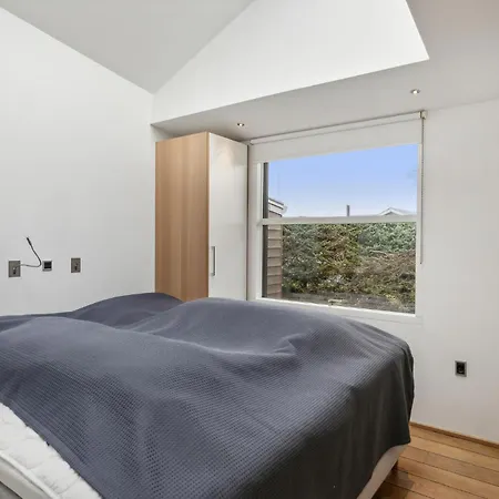 Σπίτι διακοπών 4 Bedroom Lovely In *
