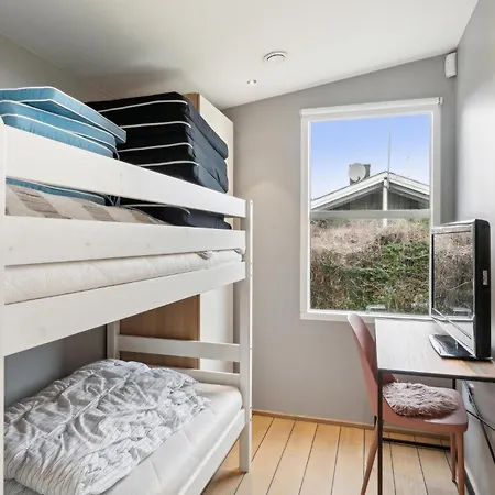 Σπίτι διακοπών 4 Bedroom Lovely In *