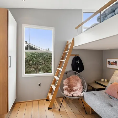 Σπίτι διακοπών 4 Bedroom Lovely In *