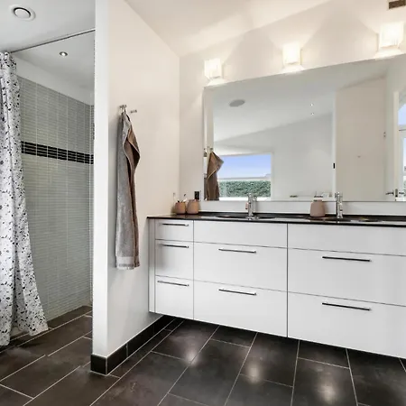 4 Bedroom Lovely In *