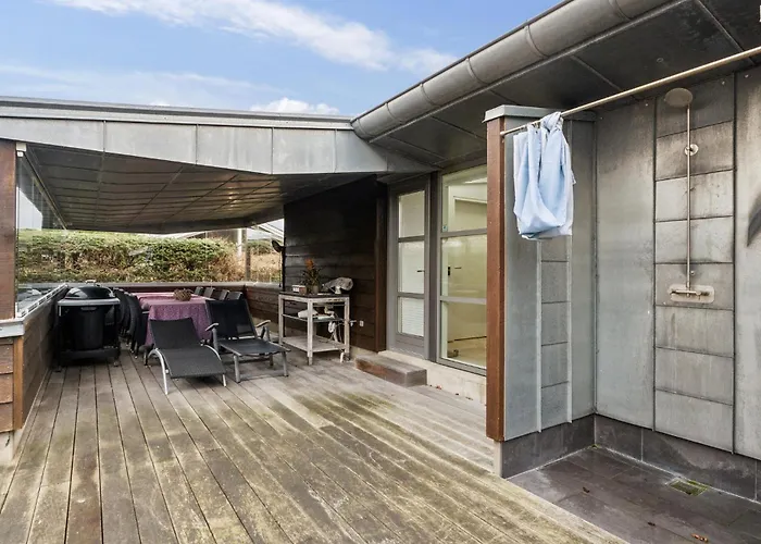 4 Bedroom Lovely In Ferienhaus Hadsund
