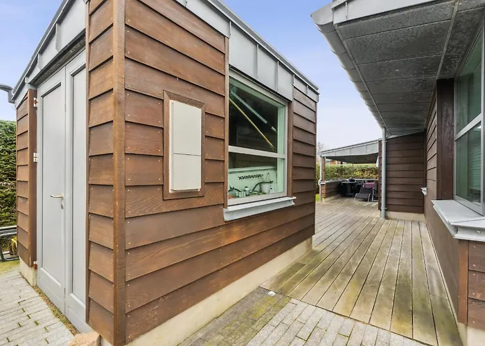 Ferienhaus 4 Bedroom Lovely In