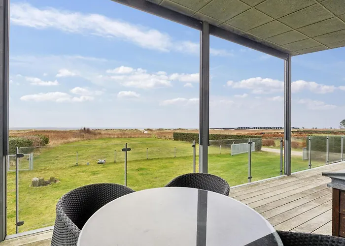 4 Bedroom Lovely In Ferienhaus Hadsund