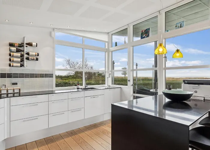 4 Bedroom Lovely In Ferienhaus *