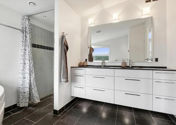 4 Bedroom Lovely In *