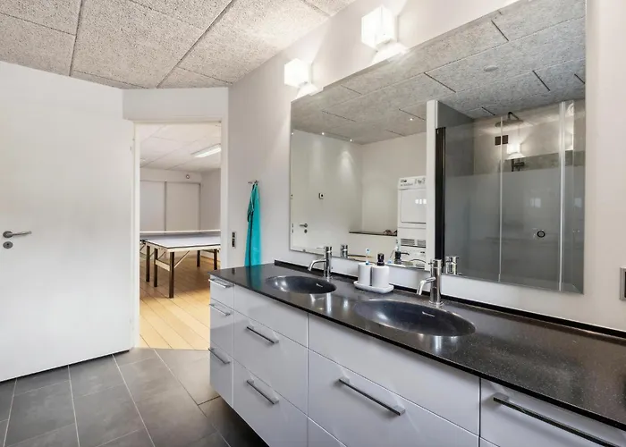 4 Bedroom Lovely In Ferienhaus